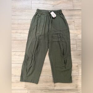 BNWT Olive Green cargo women’s  Pants